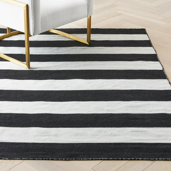 Accra Outdoor Stripe Rug - Black/Ivory